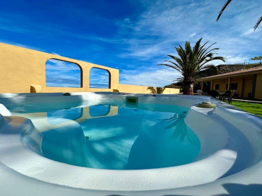 Holiday home Jacuzzi Oasis: Space & Comfort *
